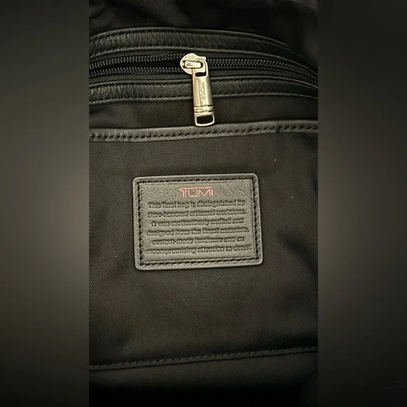 TUMI Leather Shoulder Bag Men’s Business Casual Black Luxury - Picture 7 of 9